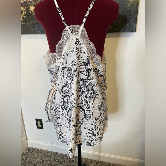 Black and white skin print women top - Picture 2 of 4